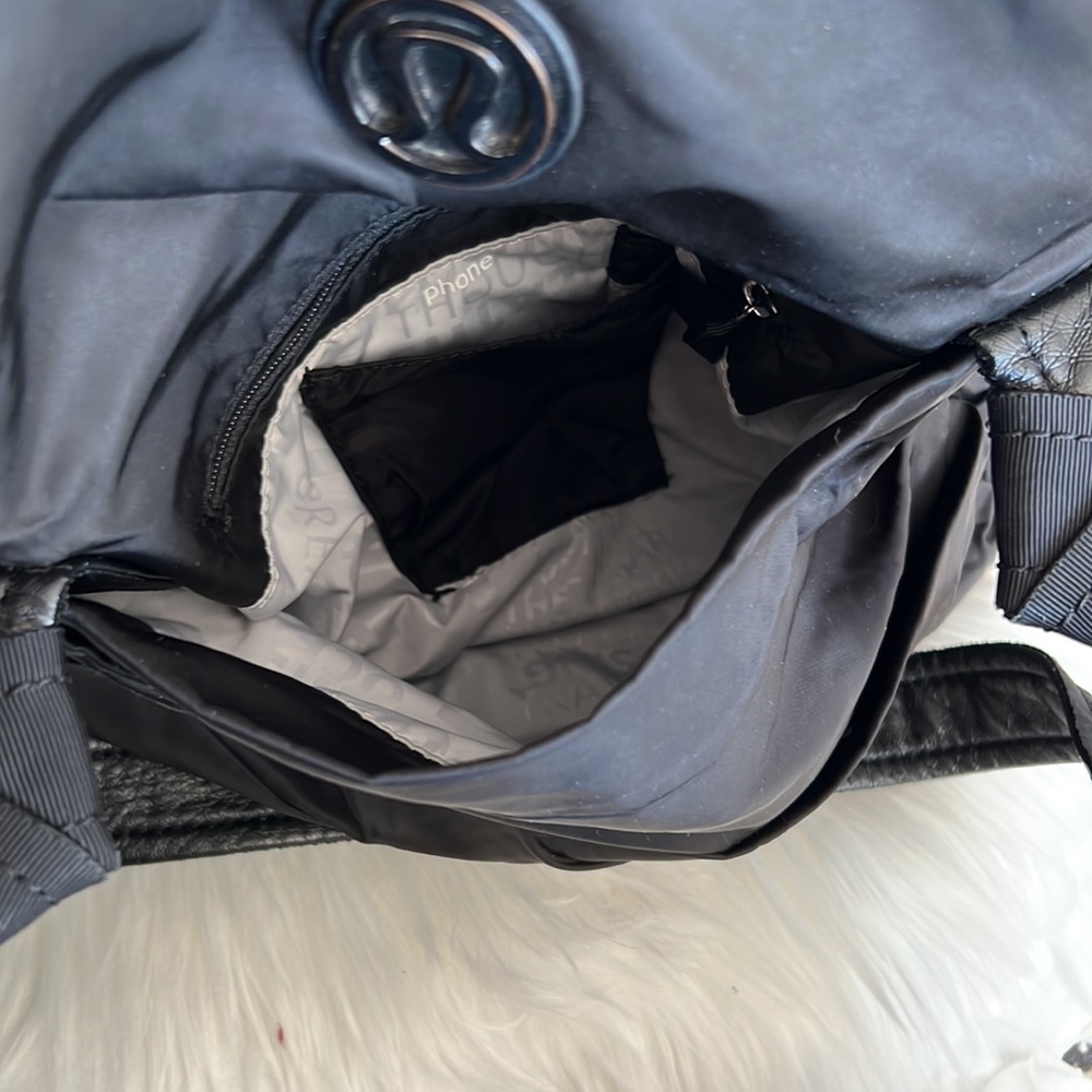 Lululemon workout bag!! - Picture 10 of 16
